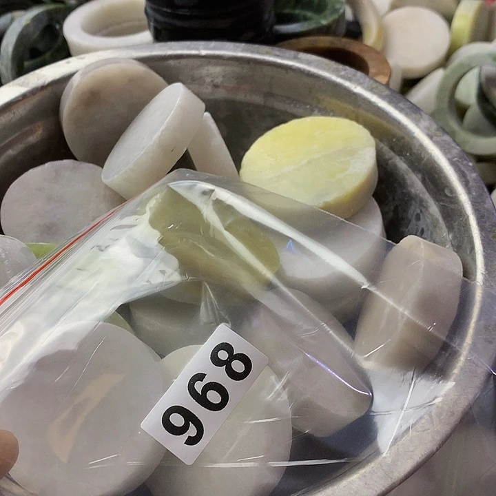 蛇纹石玉珠宝半成品未镶嵌（****辰