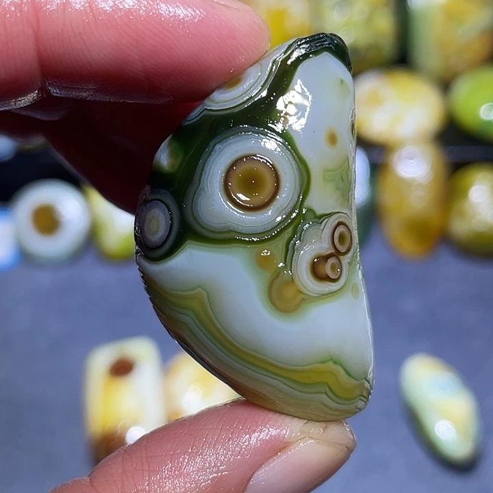 玛瑙/玉髓未镶嵌珠宝奇石