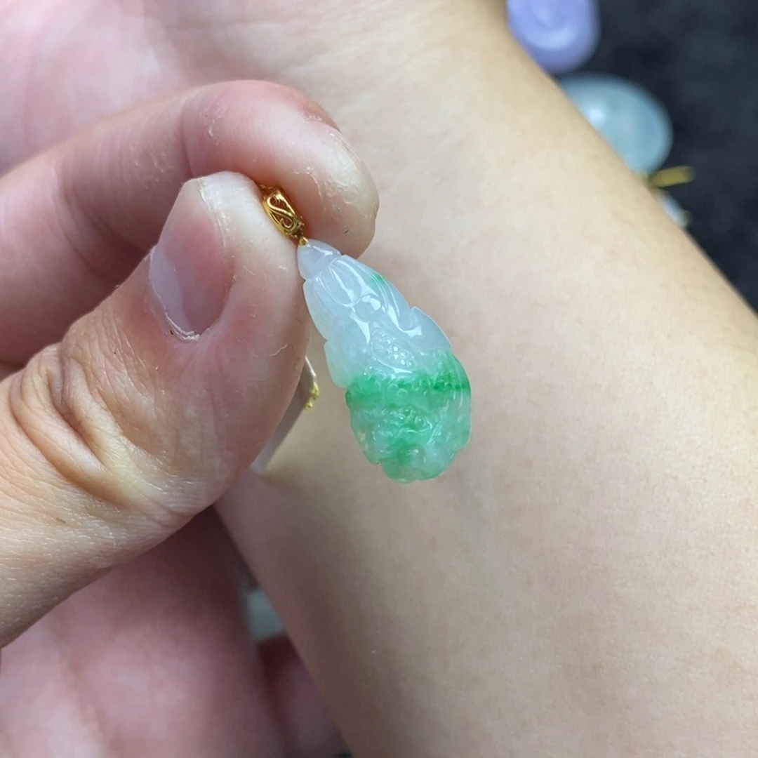 翡翠18K金镶嵌颈饰白菜