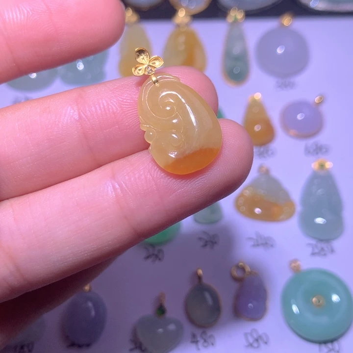 颈饰18K金镶嵌翡翠翡翠