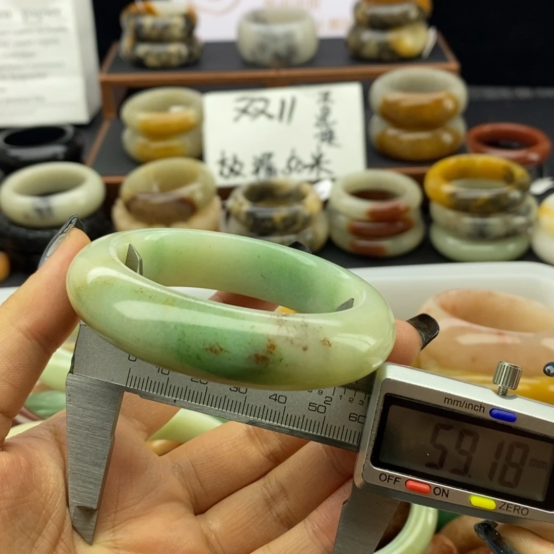 石英质玉未镶嵌手镯