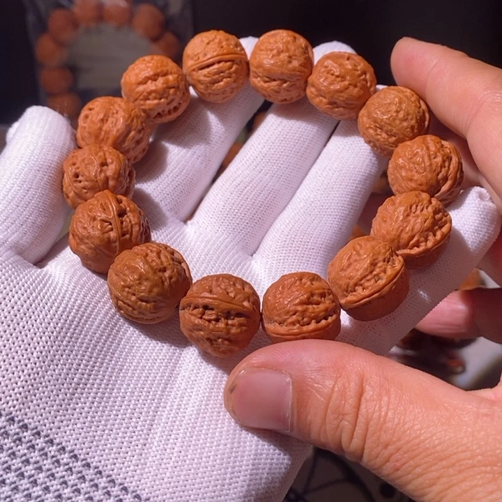 文玩核桃手串……25