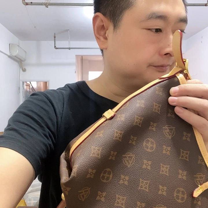 黄牛皮（革）鳄鱼皮（革）犏牛皮（革）