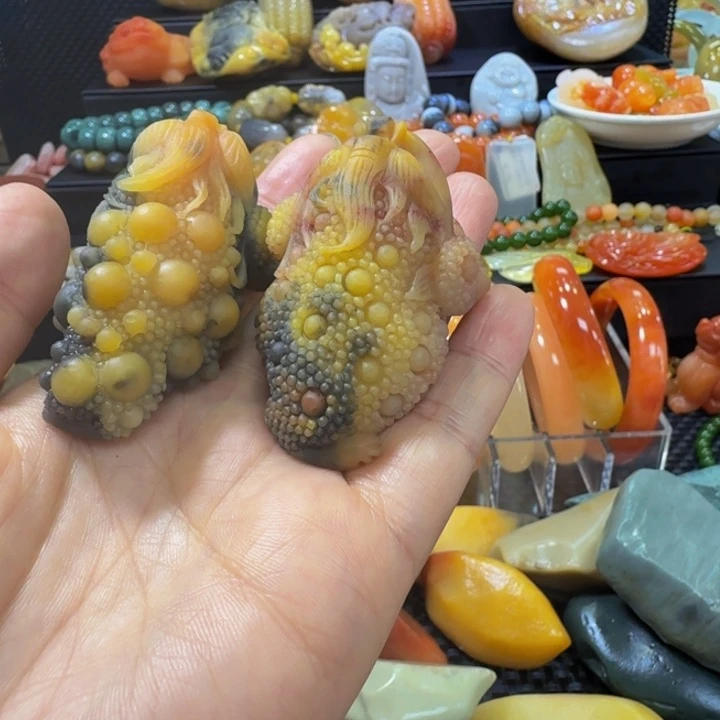 颈饰未镶嵌石英岩玉