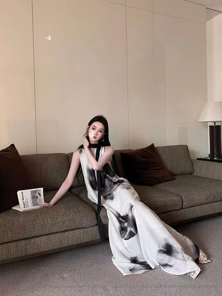 优秀的金蘑菇海边度假巨好看的连衣裙夏季大方挂脖吊带裙子背心裙