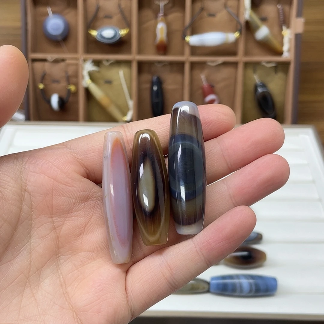 都***部玛瑙/玉髓合金颈饰