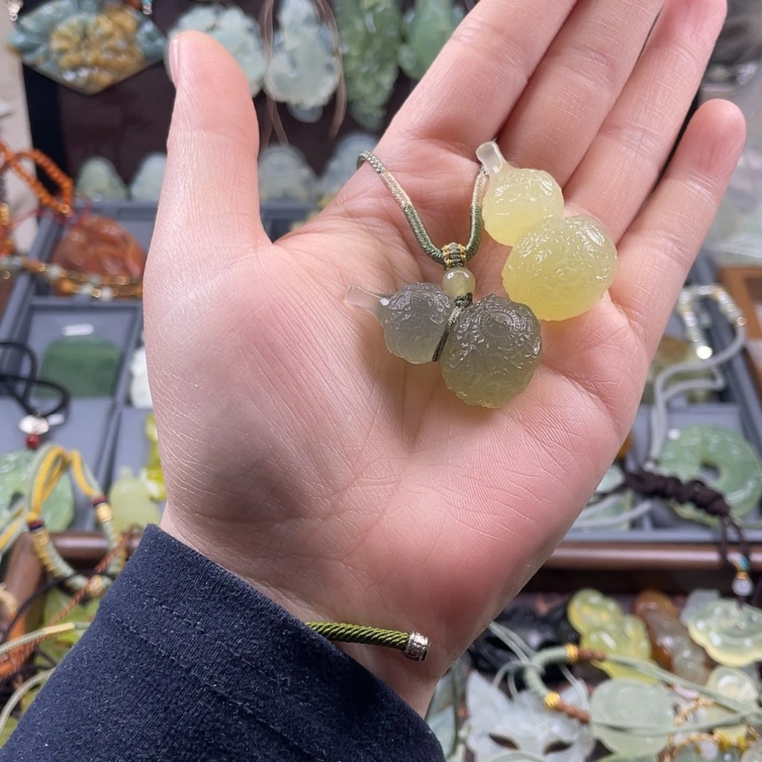 岫玉未镶嵌吊坠(赠链)