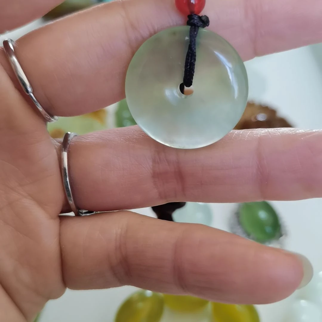 未镶嵌蛇纹石玉吊坠