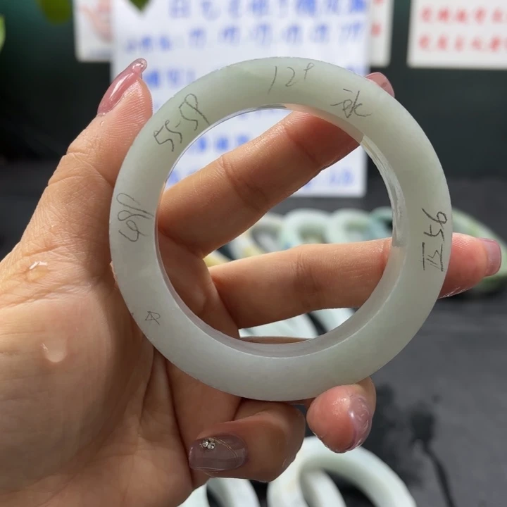 定制翡翠手镯56到59未镶嵌