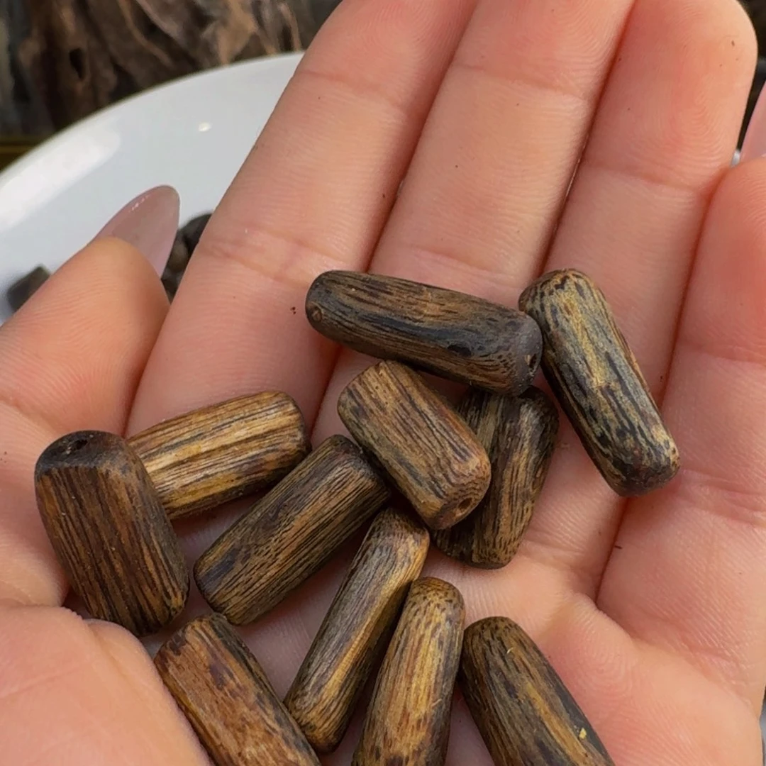 沉香吊坠海南红金倪沉香