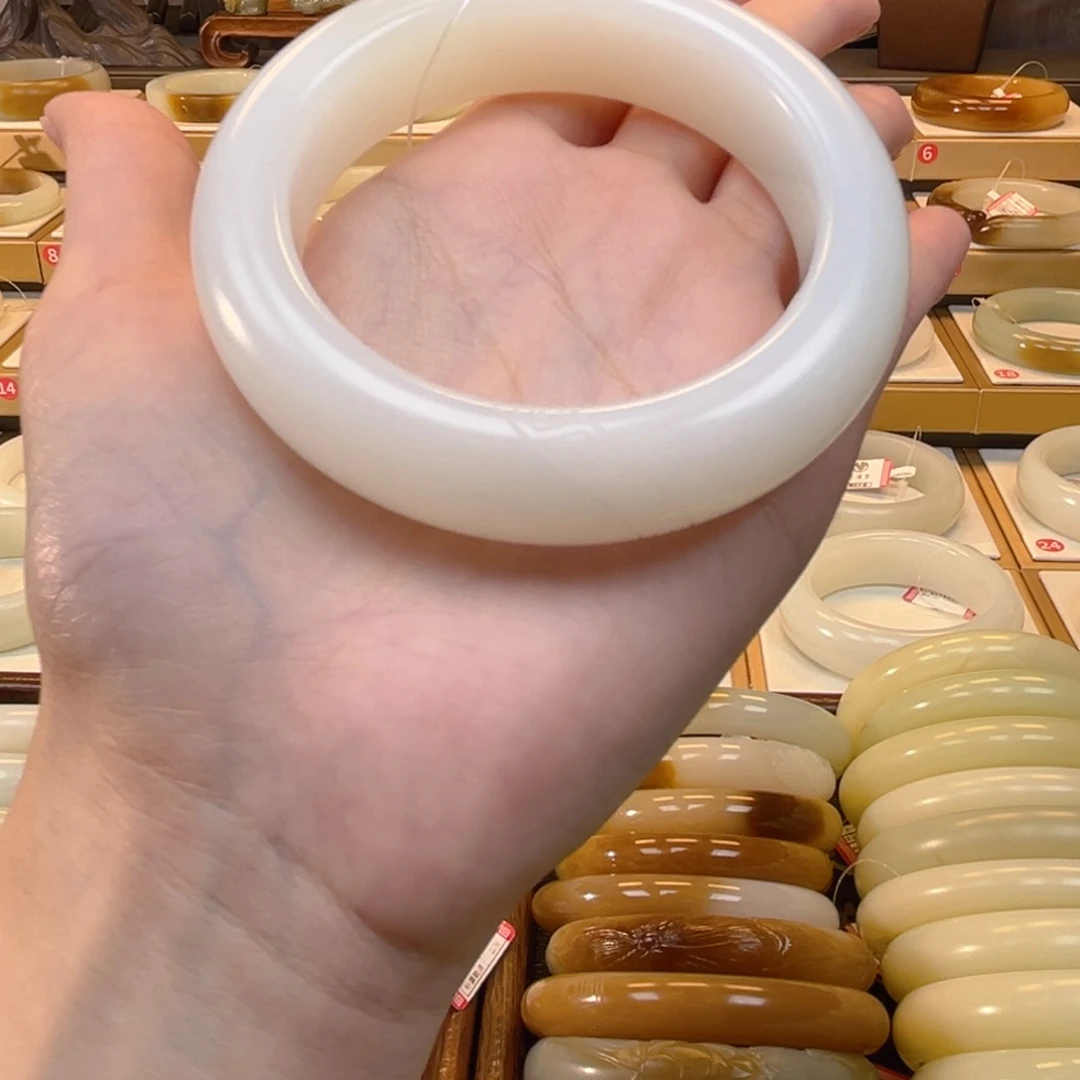 和田玉手镯未镶嵌16