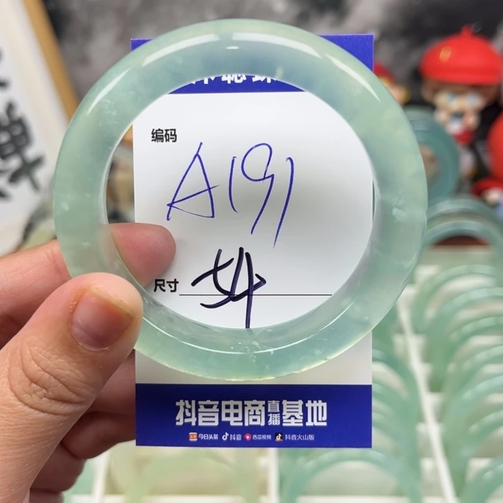 蛇纹石玉手镯未镶嵌冷**彬