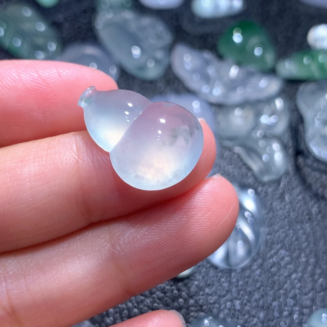 翡翠未镶嵌颈饰缅甸