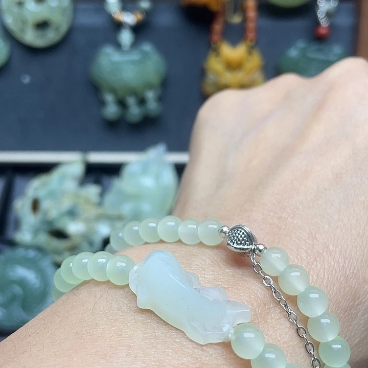 未镶嵌蛇纹石玉颈饰