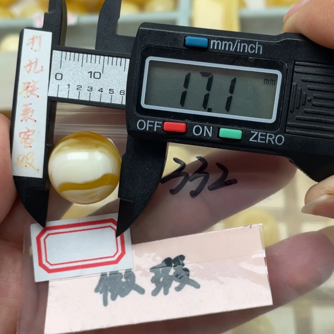 蜜蜡裸石未镶嵌·*·微瑕