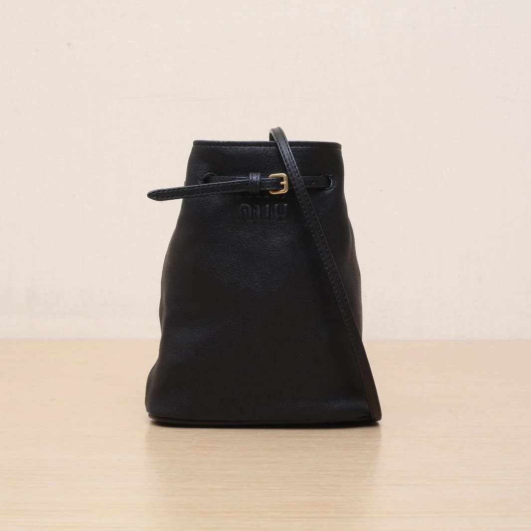 99新 MIU MIU/缪缪 小花Jerry活动金扣新款 抽绳 水桶包 小福袋