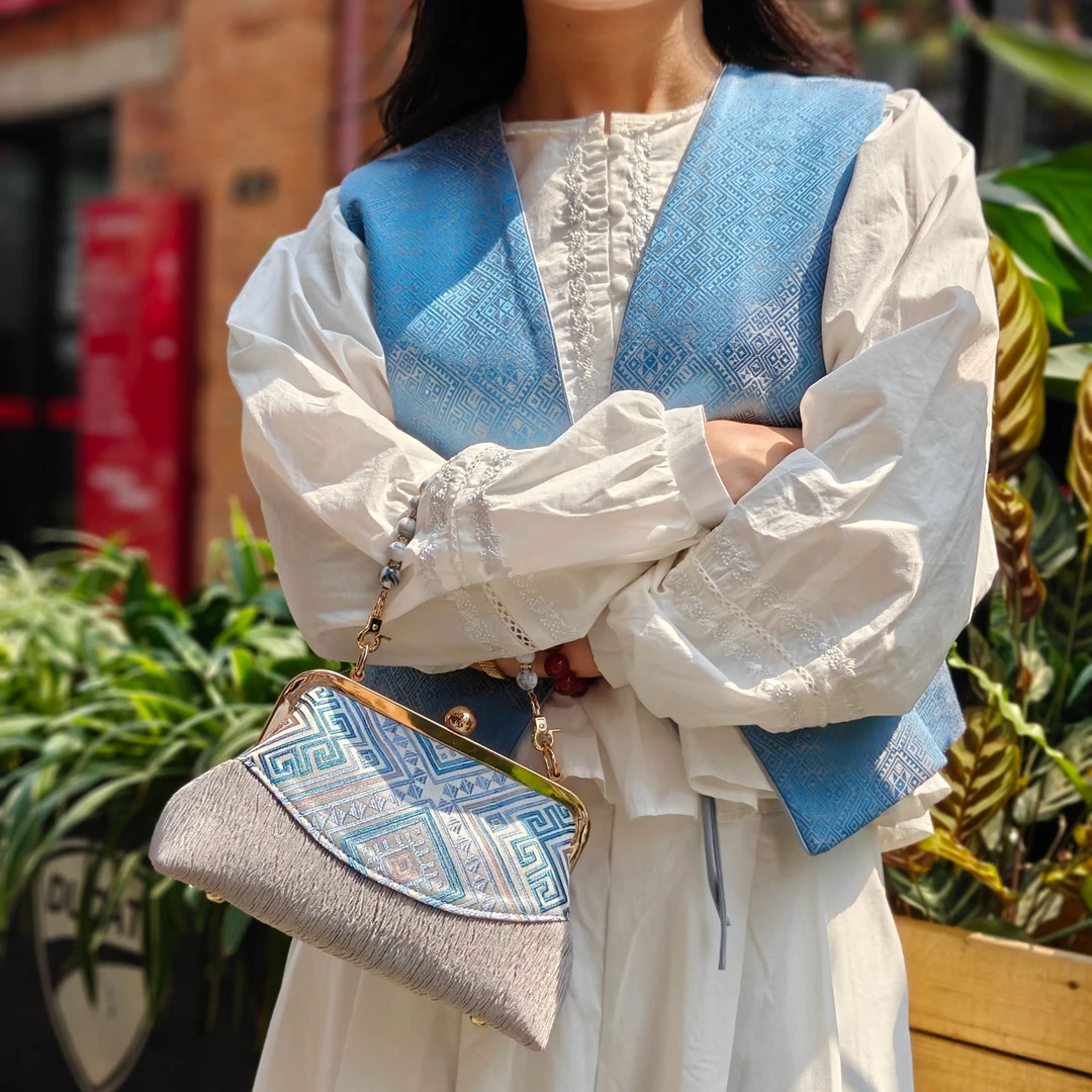 谭湘光 | 广西非遗壮锦DIY新中式天蓝双燕纹马甲