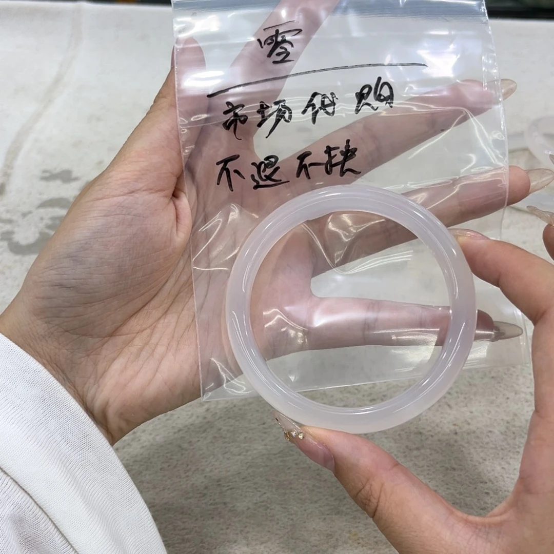 玛瑙/玉髓手镯未镶嵌'*