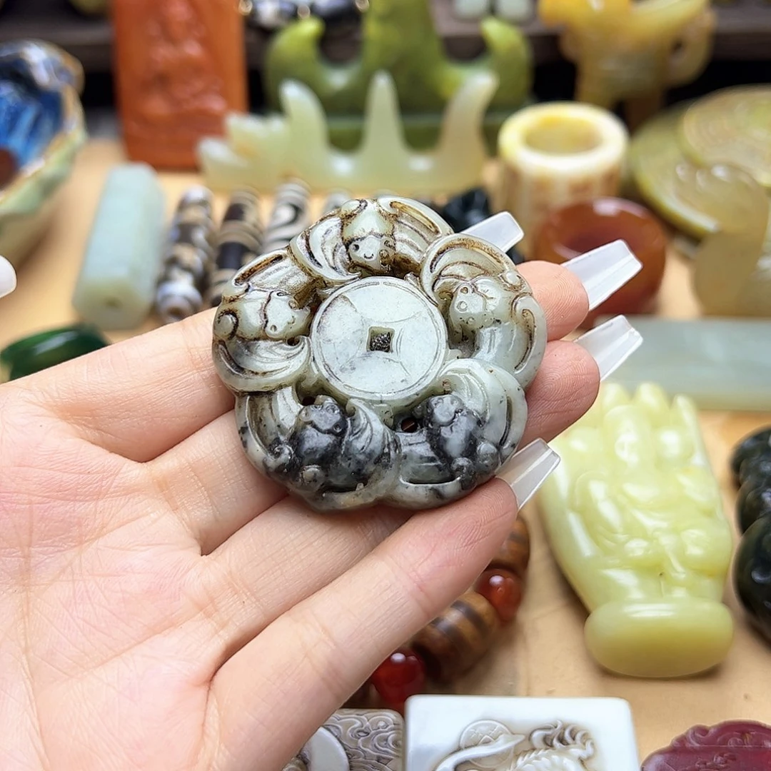 蛇纹石玉未镶嵌颈饰