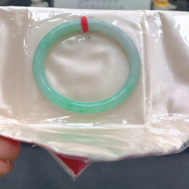 翡翠未镶嵌手镯翡翠16