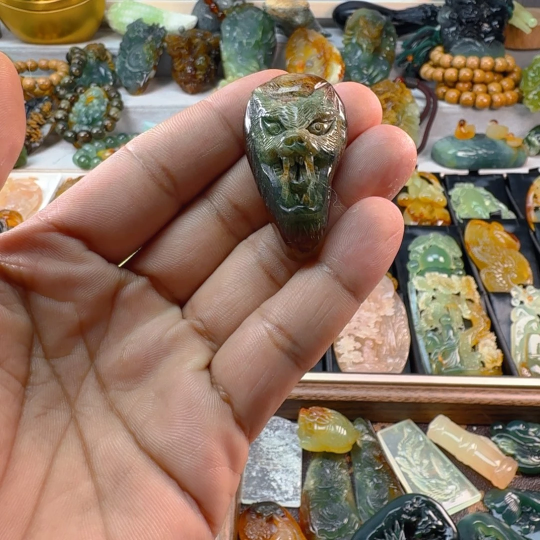 蛇纹石玉未镶嵌颈饰