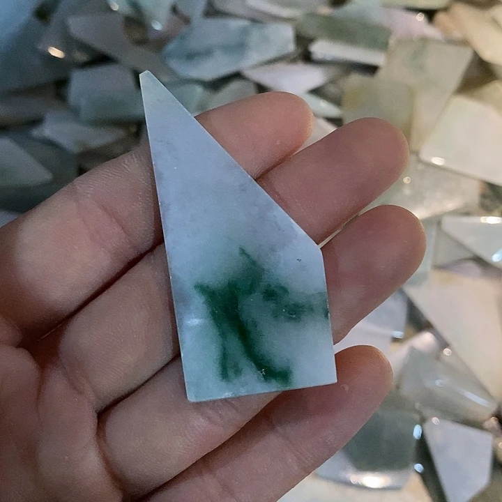 翡翠裸石翡翠毛料