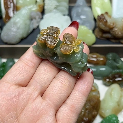 和田玉颈饰未镶嵌龍**人