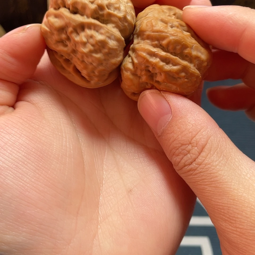 红***肉吊坠文玩核桃蛤蟆