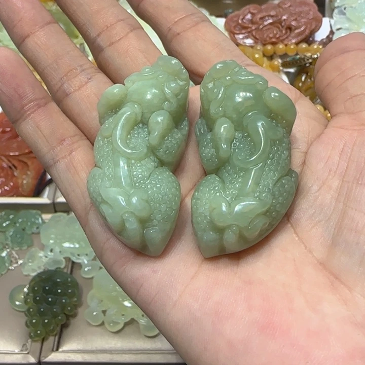蛇纹石玉吊坠未镶嵌