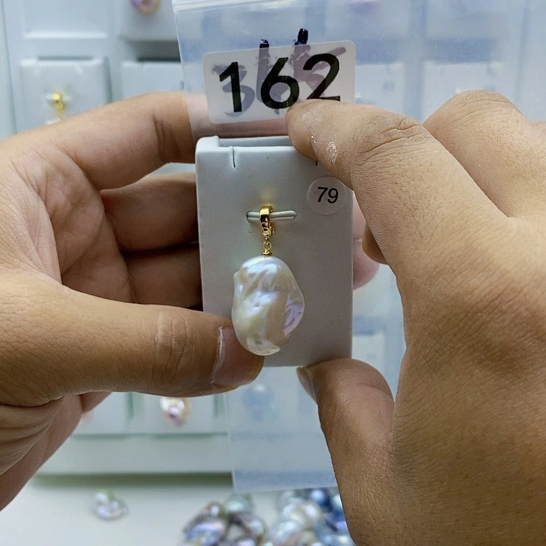 淡水珍珠合金颈饰