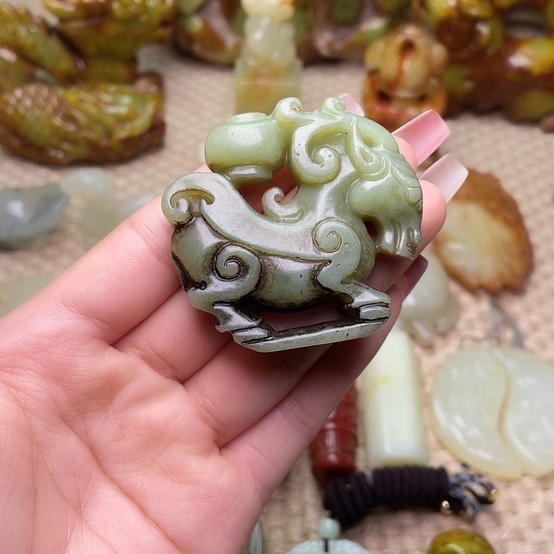 蛇纹石玉未镶嵌颈饰