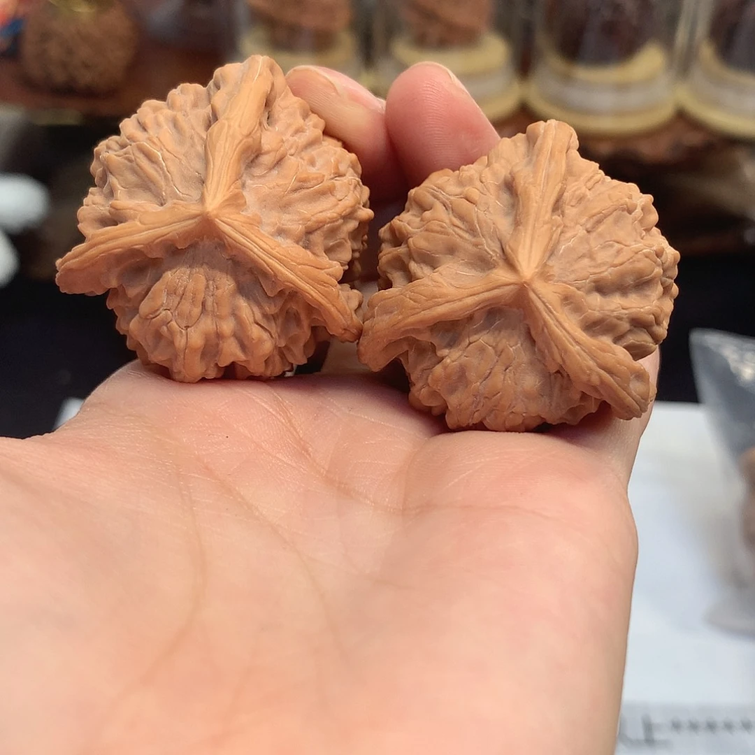 文玩核桃吊坠盘山三棱