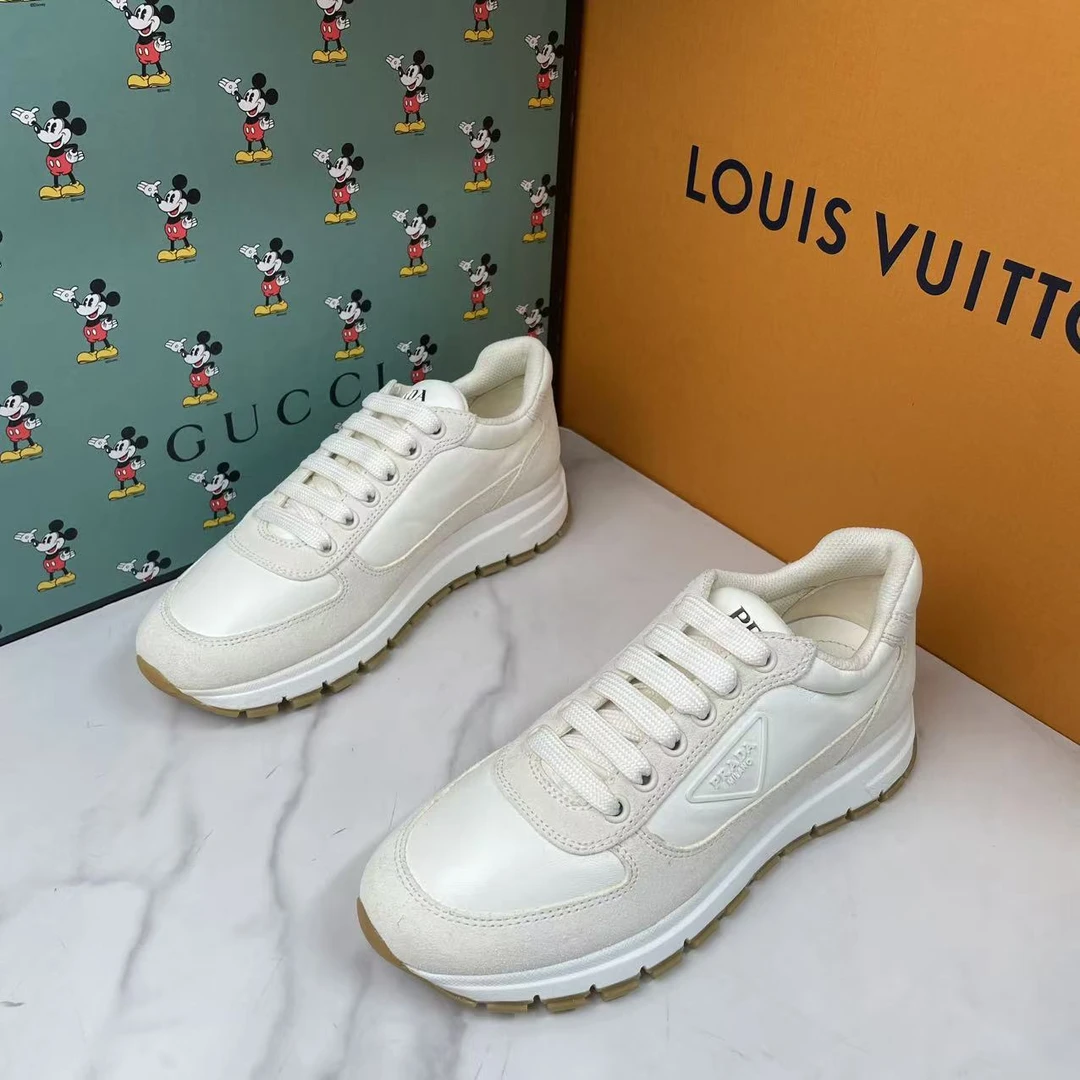 未使用 Prada/普拉达 白色麂皮三角标潮流百搭运动鞋/35.5/41码