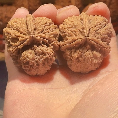 把件文玩核桃西北蜂带彩40左右