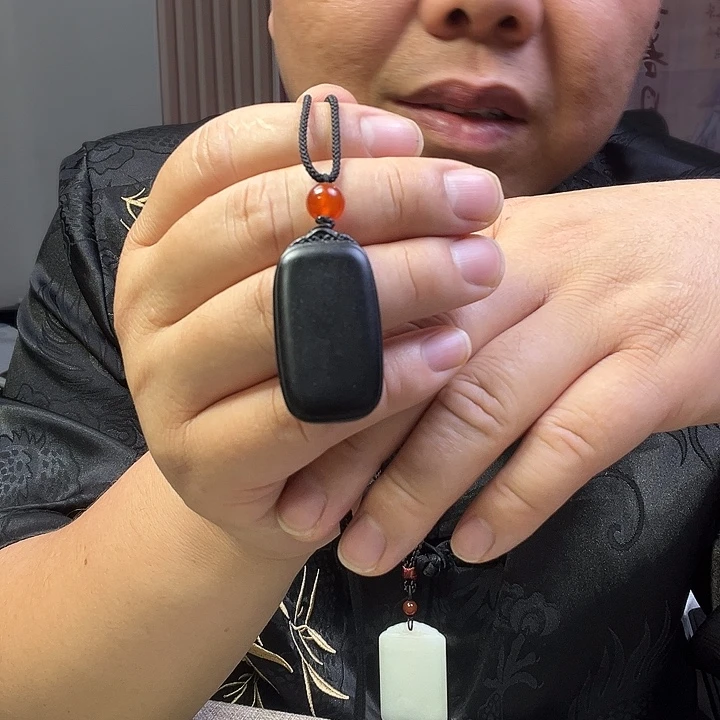 和田玉未镶嵌颈饰平安牌