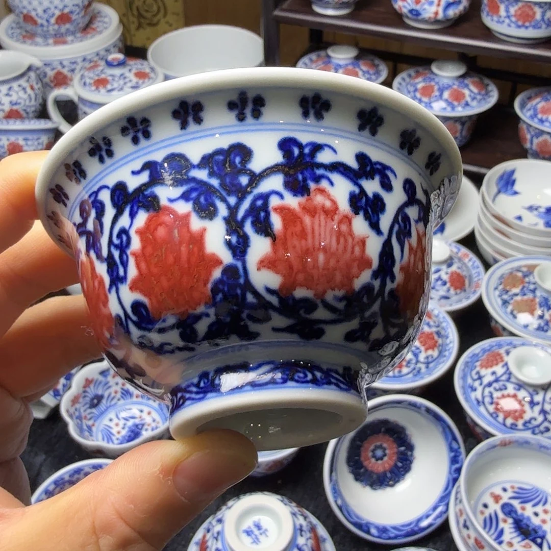 青花釉里红双狮压手杯