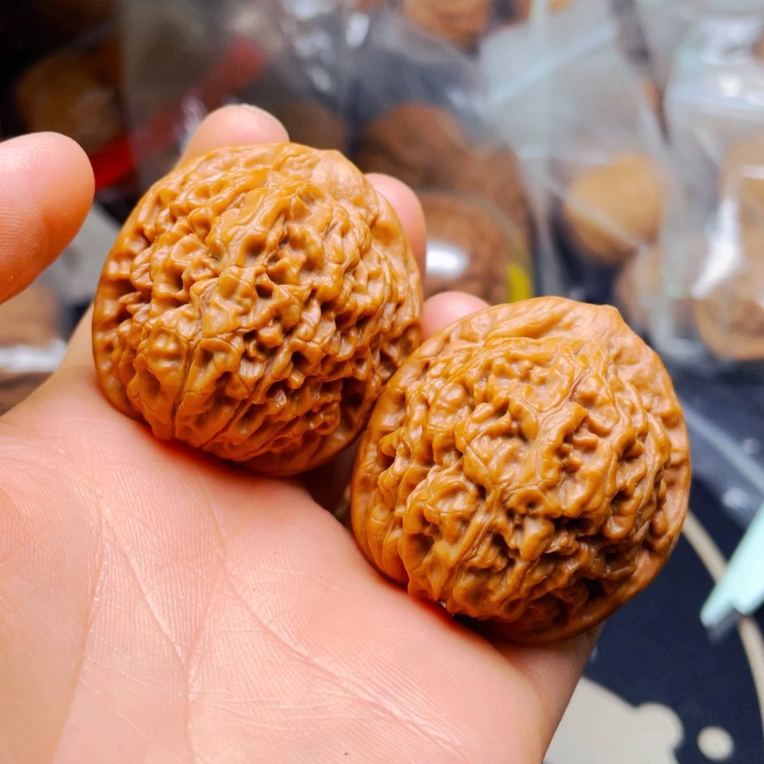 文玩核桃吊坠莲花虎头