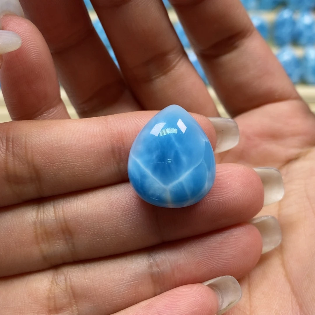 针钠钙石（海纹石）未镶嵌颈饰还***呢