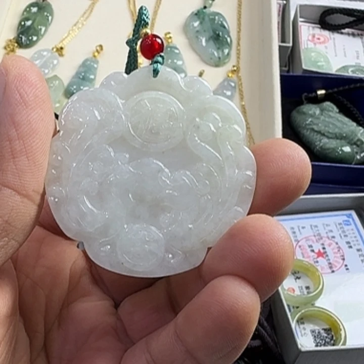 翡翠未镶嵌颈饰缅甸A货花开富贯圆牌