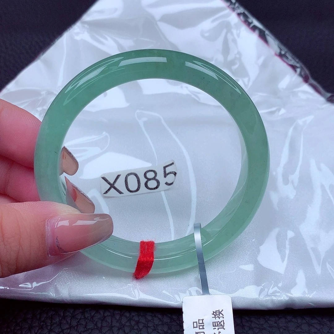 翡翠手镯未镶嵌天然缅甸