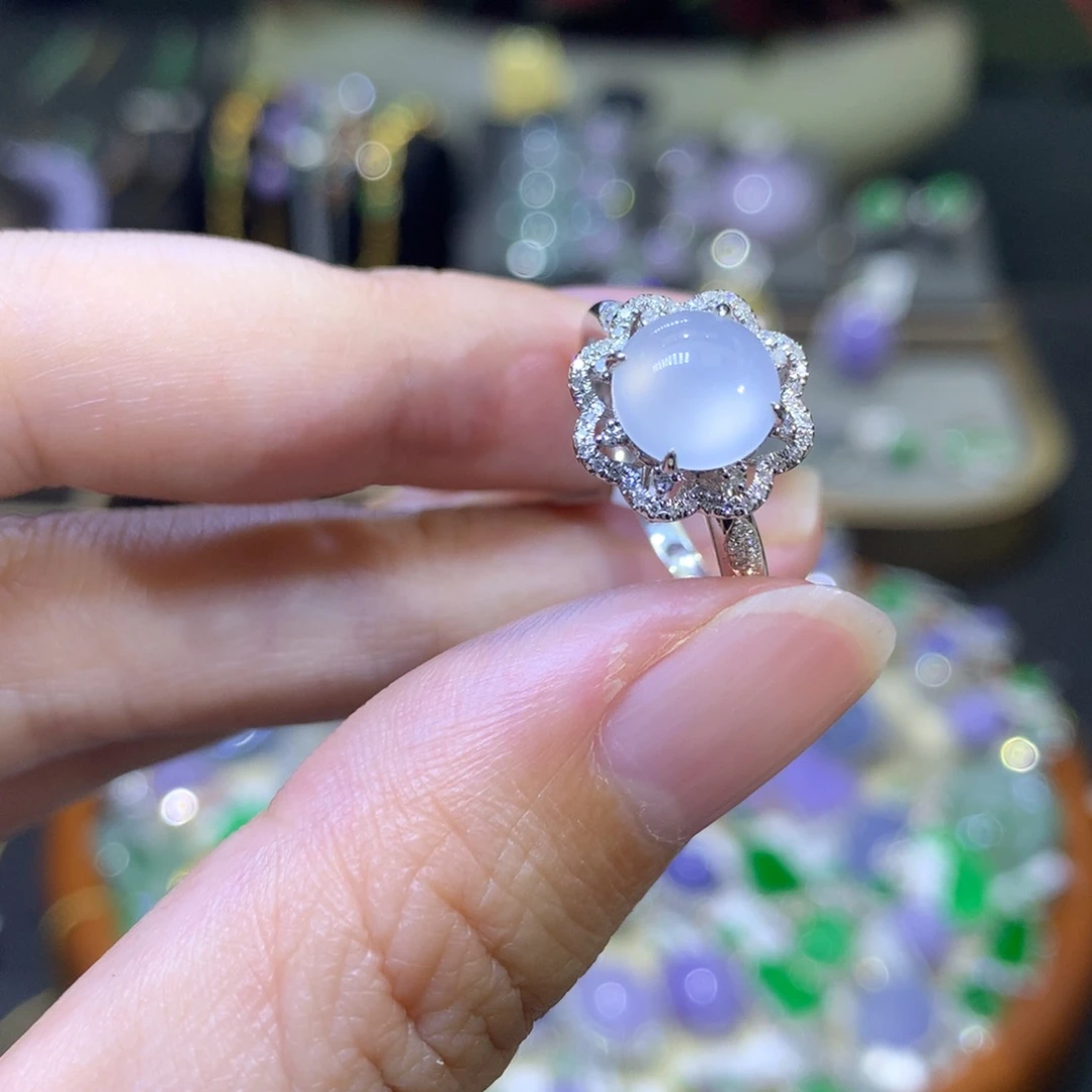 颈饰18K金镶嵌翡翠