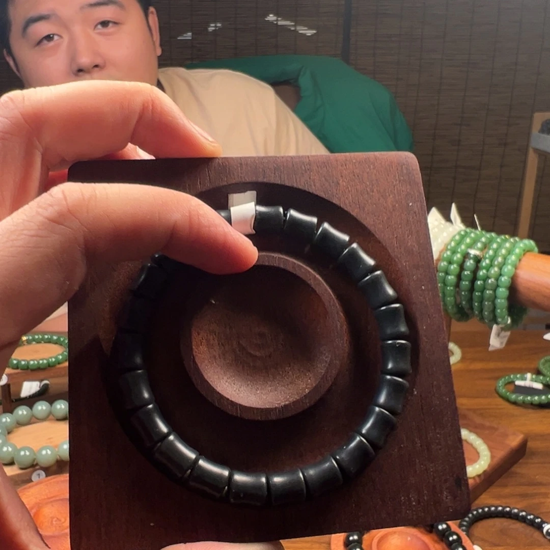S***V和田玉未镶嵌手链