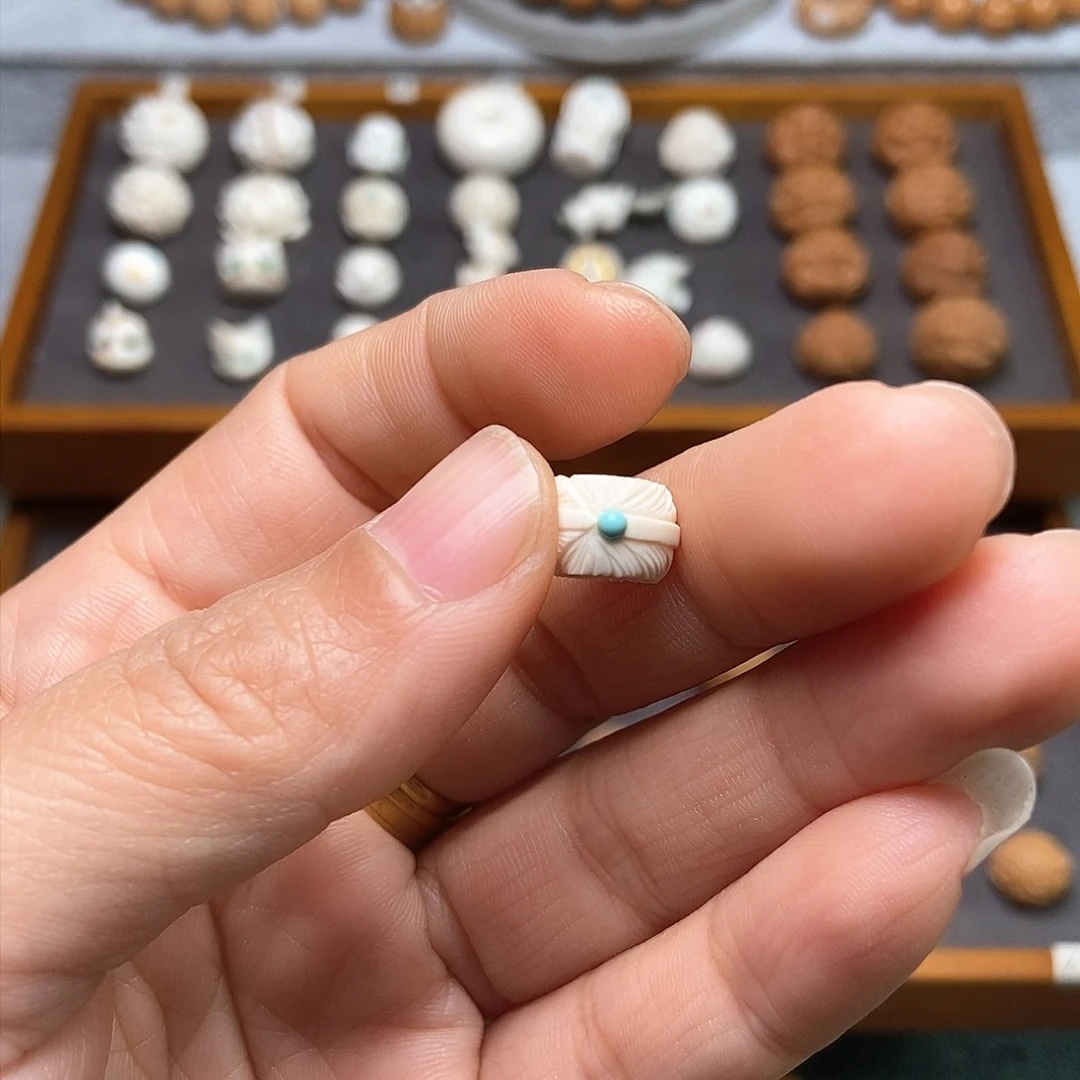 猴头核桃吊坠✨****郭猛犸羽毛墩子 镶嵌松