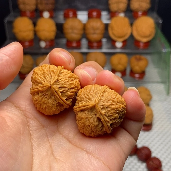 文玩核桃把件密石三棱39