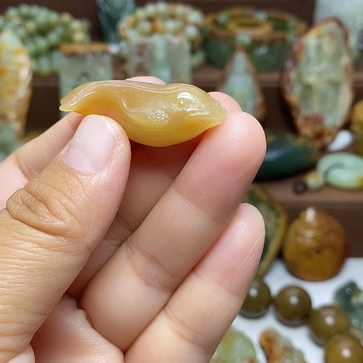 岫岩老玉（透闪石质玉）未镶嵌颈饰