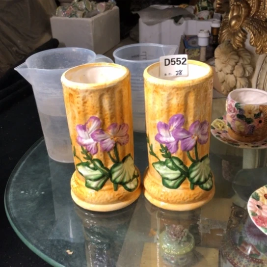 陶瓷一对19厘米高花插摆件特价包邮不退换