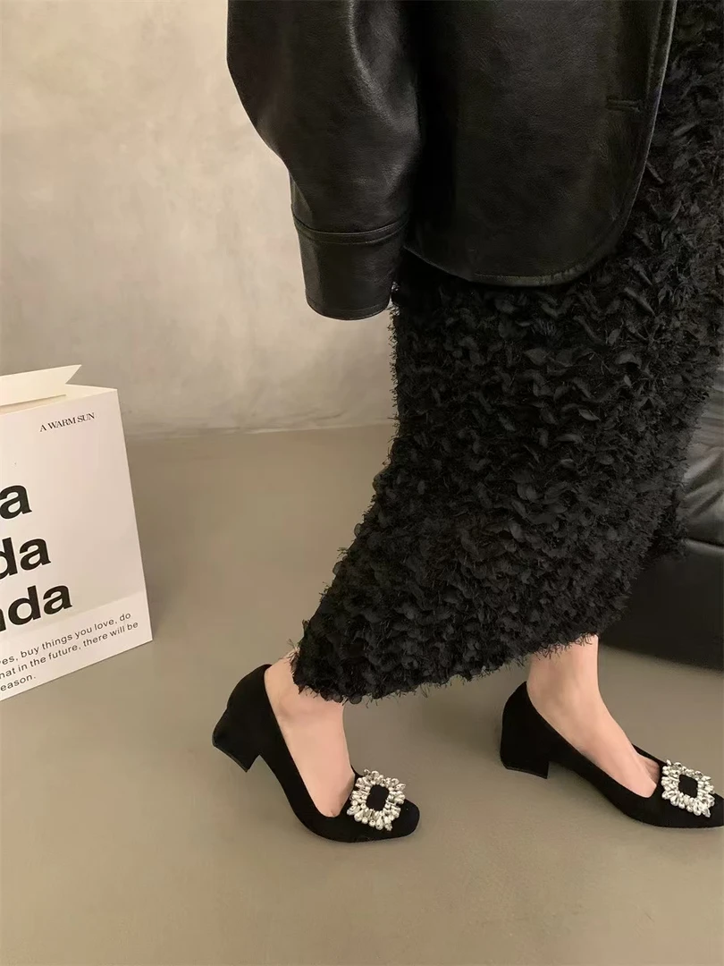 （大半码）法式高级感单鞋2025春季新款水钻粗跟方头晚晚鞋55-2