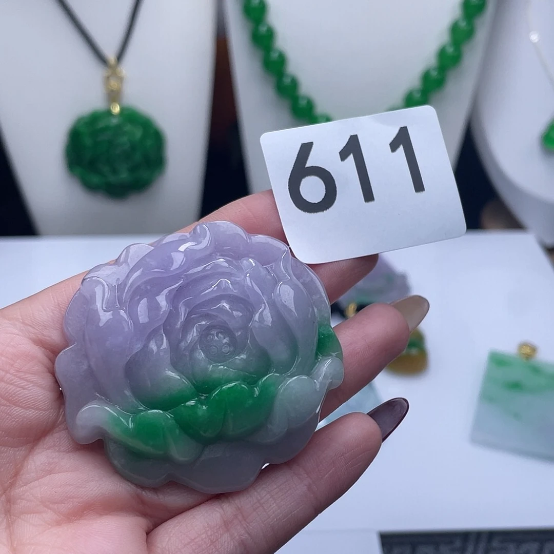 翡翠吊坠(赠链)未镶嵌