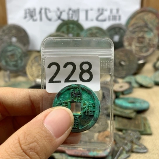 铜福****珍现代文创工艺品