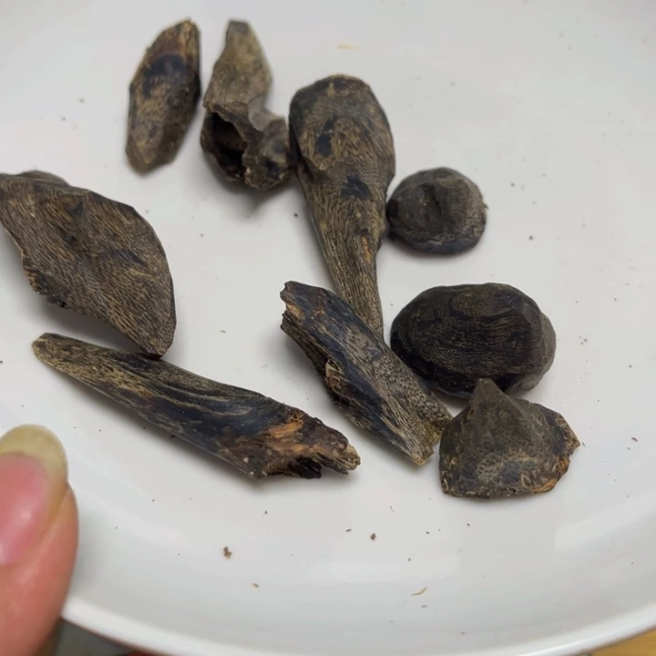 沉香碎屑沉香L****g红骨凹身壳子